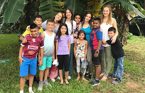Voluntariado Costa Rica con niños